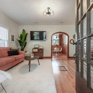  Apartment Mid-century Manor Close To Downtown And Food Spots